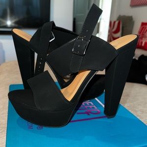 BLACK SUEDE HEELS